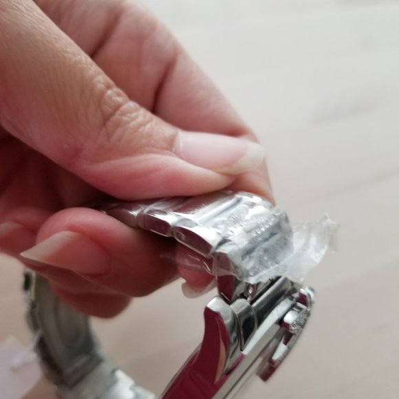 Authentic L’amour  “LOVE” Stainless Steel Quartz Watch, New Battery replaced. - Picture 5 of 10